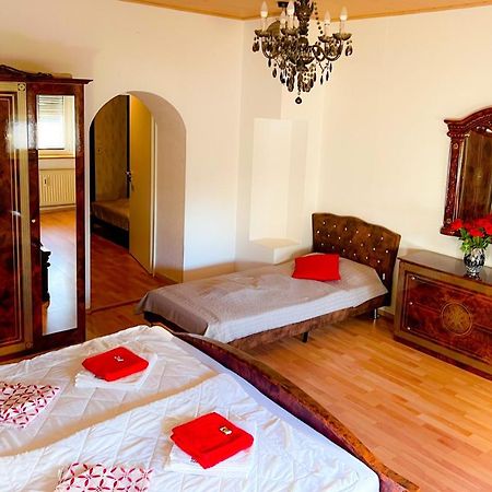 "Casa20200" 2 X Apartments Je 150Qm Fuer Business, Familien, Gruppen, Handwerker 15Min Von Berlin, Erdbeerhof, Outlet B5, 5Min Vom See Falkensee !! 2 Apartment Each 150Qm For Business , Families 15Min From Berlin!! Eksteriør billede