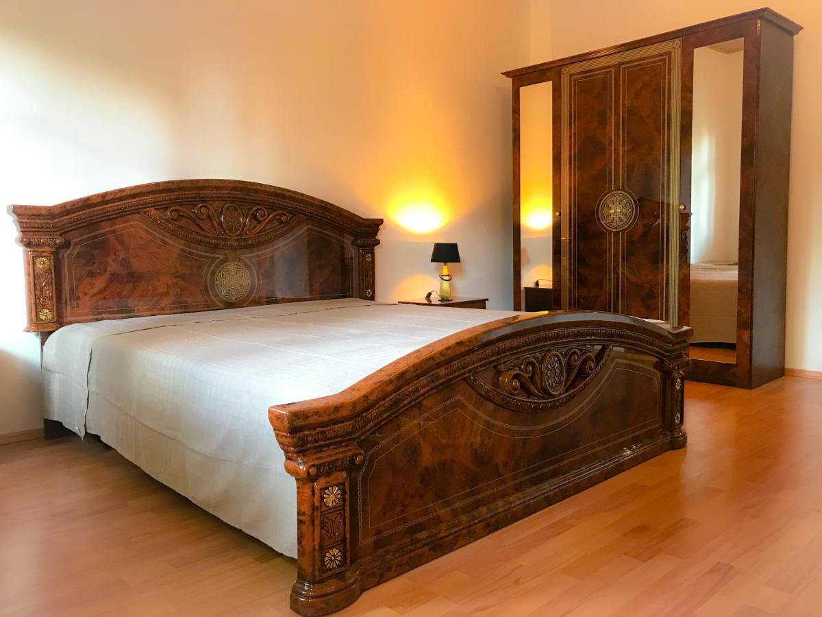 "Casa20200" 2 X Apartments Je 150Qm Fuer Business, Familien, Gruppen, Handwerker 15Min Von Berlin, Erdbeerhof, Outlet B5, 5Min Vom See Falkensee !! 2 Apartment Each 150Qm For Business , Families 15Min From Berlin!! Eksteriør billede