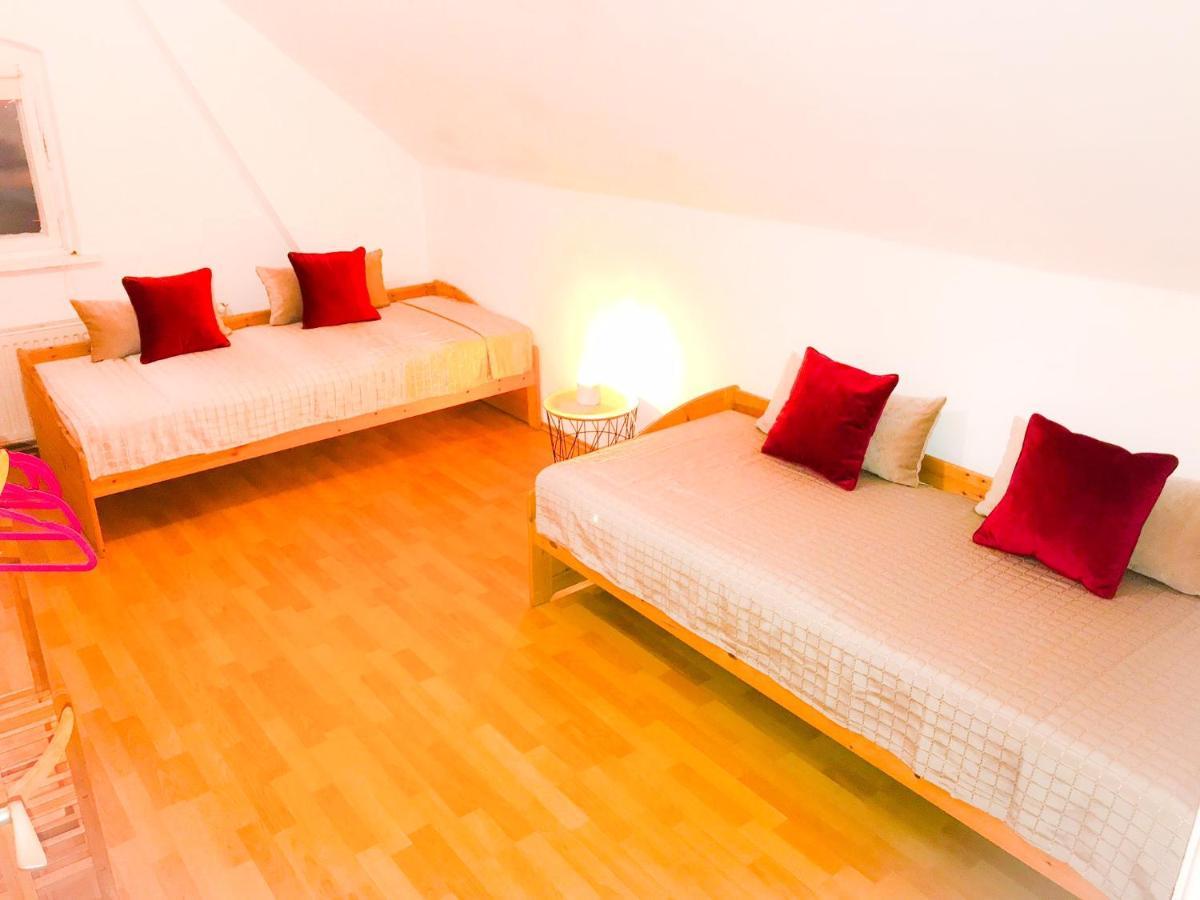 "Casa20200" 2 X Apartments Je 150Qm Fuer Business, Familien, Gruppen, Handwerker 15Min Von Berlin, Erdbeerhof, Outlet B5, 5Min Vom See Falkensee !! 2 Apartment Each 150Qm For Business , Families 15Min From Berlin!! Eksteriør billede